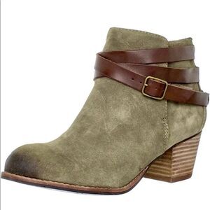 ✨NWT! Dolce Vita Java Ankle Suede Bootie in Taupe ~ Size: 8~
